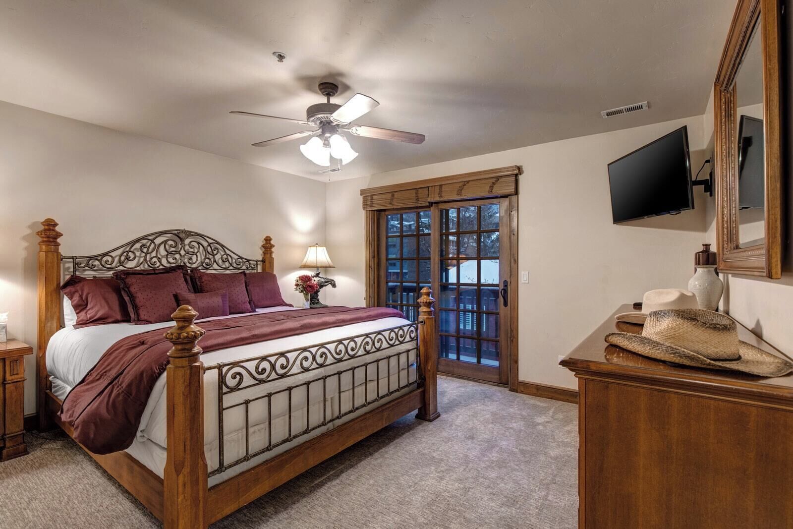 4 bedrooms, iron/ironing board, travel cot, free WiFi