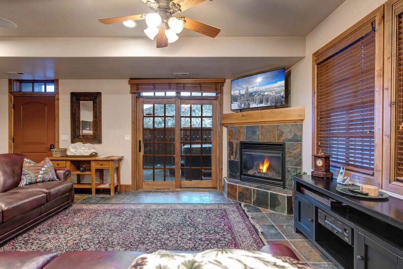 TV, fireplace