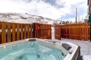 Outdoor spa tub - KBM Resorts | Walk to Lifts and Main St, Rent 1416 and 1418 Townhomes together, Pri Hot tub PPS-1418 (Park City)