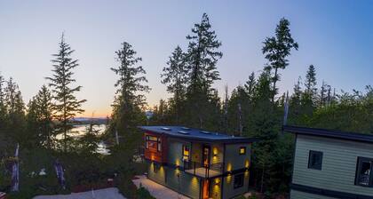 Stunning waterfront retreat!