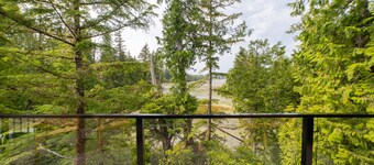 Stunning waterfront retreat!