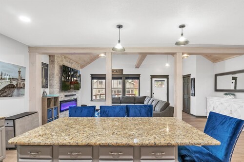 Contemporary, cozy, hidden gem close to wineries