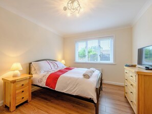 4 quartos, Wi-Fi de cortesia, roupa de cama