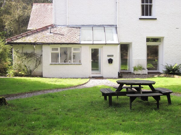 Outdoor dining - 2 bedroom accommodation in near Windermere (near Windermere)