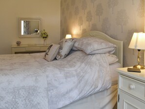 2 bedrooms, free WiFi, bed sheets - 2 bedroom accommodation in near Windermere (near Windermere)