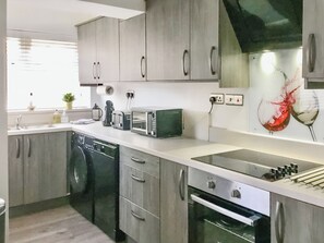 Lava-louças, cadeirão de bebê