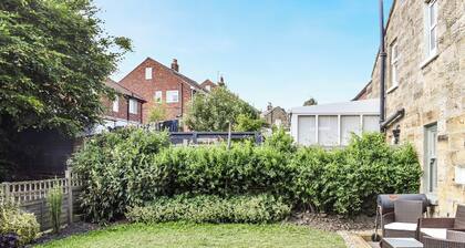 2 bedroom accommodation in Fylingthorpe