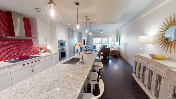 Réfrigérateur, micro-ondes, four, plaque de cuisson