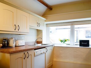 Dishwasher, highchair - Cranberry Cottage - UK6722 (Lydstep, near Tenby)
