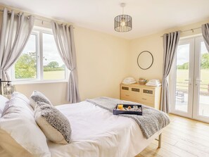 4 bedrooms, free WiFi, bed sheets