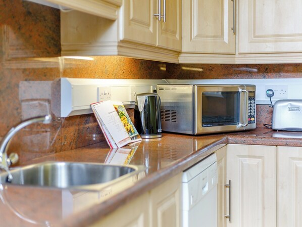 Dishwasher, cookware/dishes/utensils