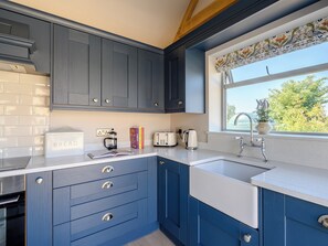 Dishwasher, high chair - 1 bedroom accommodation in Chew Magna (Chew Magna)