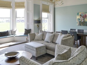 Living area - Percy Park Apartment (TYNEMOUTH)