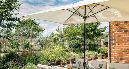 5 bedroom accommodation in Near Lincoln