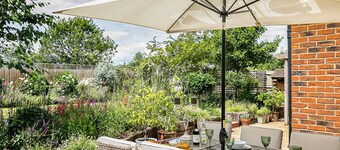 5 bedroom accommodation in Near Lincoln