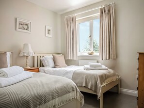 5 bedrooms, free WiFi, bed sheets