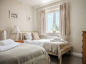 5 bedrooms, travel crib, WiFi, bed sheets