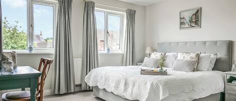 5 bedrooms, free WiFi, bed sheets