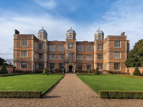 5 bedroom accommodation in Near Lincoln