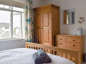 2 bedrooms, free WiFi, bed sheets - 2 bedroom accommodation in Wool, near West Lulworth (Wool, near West Lulworth)