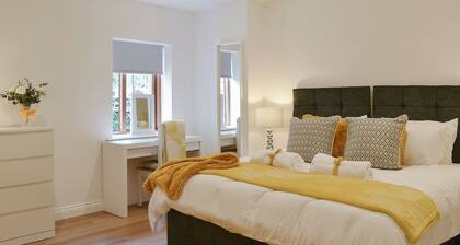 3 bedroom accommodation in Greasby, Wirral