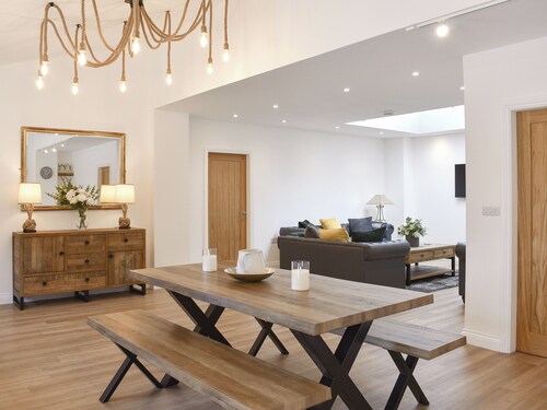 3 bedroom accommodation in Greasby, Wirral