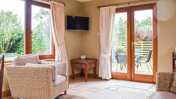 Living area - Sheildaig Cottage Annex (St Cyrus, near Montrose)