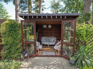 Terrace/patio - 3 bedroom accommodation in High Kelling, near Holt (High Kelling, near Holt)