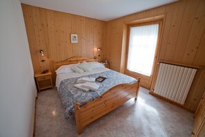 1 bedroom, in-room safe, iron/ironing board, free WiFi