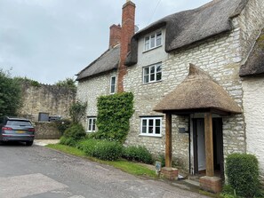 Exterior - 3 bedroom accommodation in Bridport (Bridport)