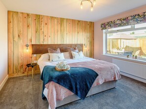 3 bedrooms, free WiFi, bed sheets