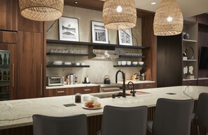 Dining - Kinn Guesthouse Downtown (Milwaukee)