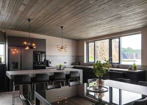 Standard-Apartment | Eigene Küche | Großer Kühlschrank, Ofen, Herdplatte, Geschirrspüler