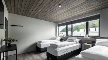 3 bedrooms, hypo-allergenic bedding, pillowtop beds