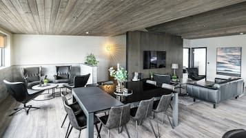 Standard Apartment | Living room | 75-inch Smart TV with digital channels, TV, heated floors
