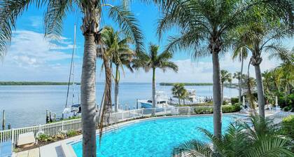 Harbor Villa Club 205