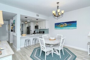 Studio (2 Bedrooms) | Interior