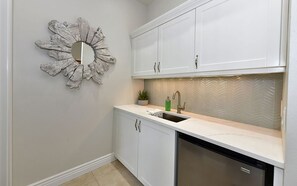 Studio (2 Bedrooms) | Interior - Harbor Villa Club 305 - 2012319 (Longboat Key)