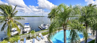 Harbor Villa Club 305