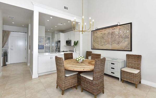 Studio (2 Bedrooms) | Interior