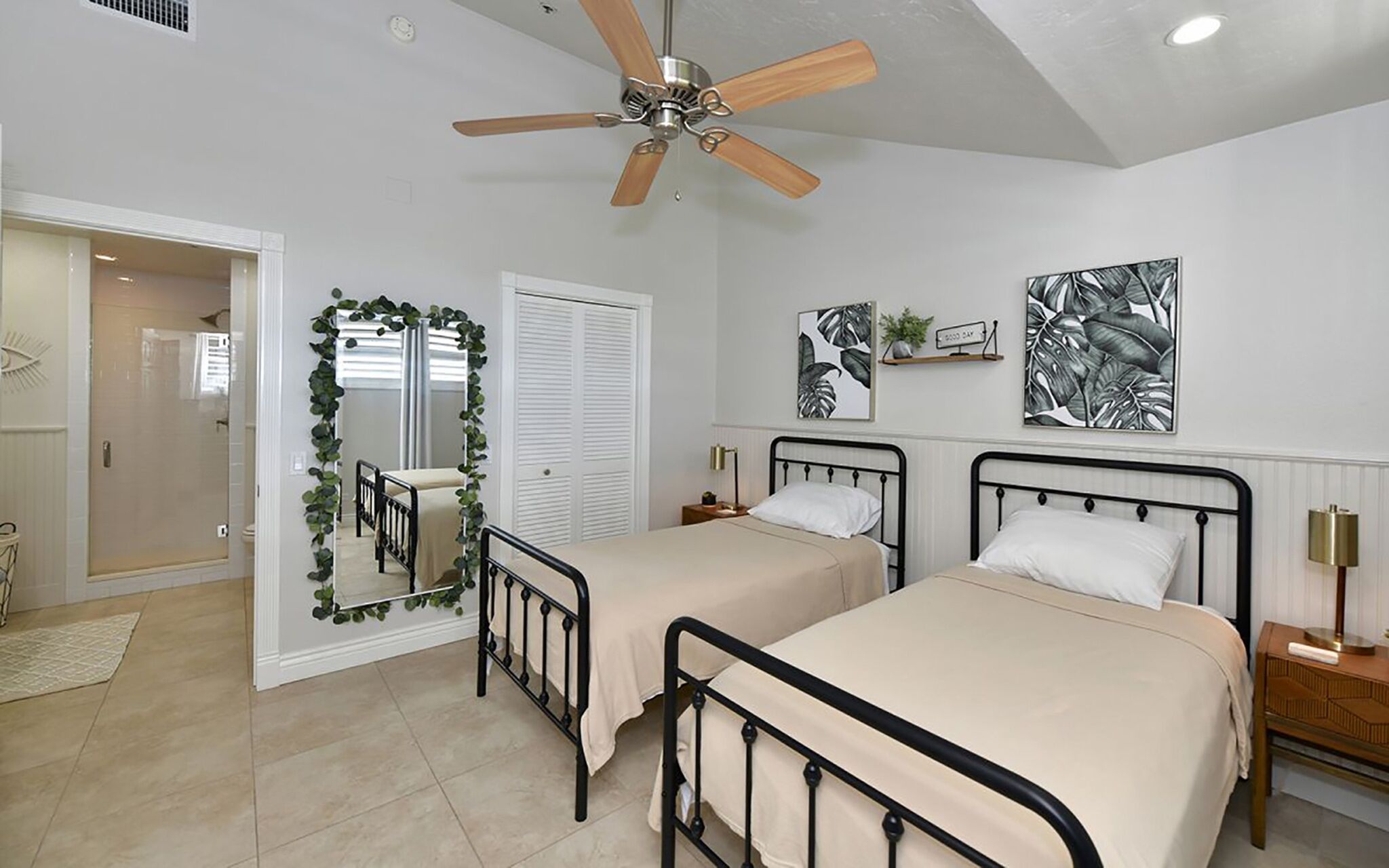 Studio (2 Bedrooms) | Interior