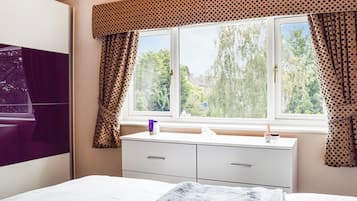 3 bedrooms, free WiFi, bed sheets