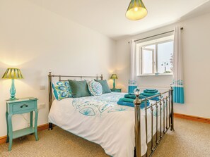 6 bedrooms, free WiFi, bed sheets - The Woodlands Farmhouse (Willington, Malpas)