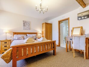 6 bedrooms, free WiFi, bed sheets
