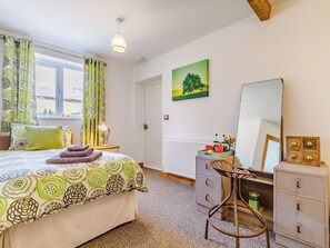 6 bedrooms, free WiFi, bed sheets