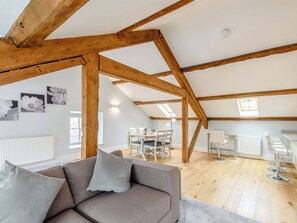 TV - 2 bedroom accommodation in Settle (Settle)