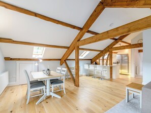 Dining - 2 bedroom accommodation in Settle (Settle)