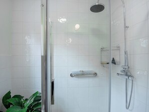 Towels - 2 bedroom accommodation in Wragby, near Market Rasen (Wragby, near Market Rasen)