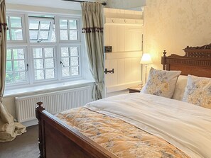 3 bedrooms, WiFi (free), bed sheets