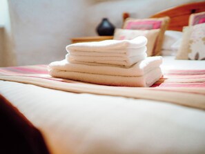 2 chambres, accĂšs au Wi-Fi (inclus), literie fournie